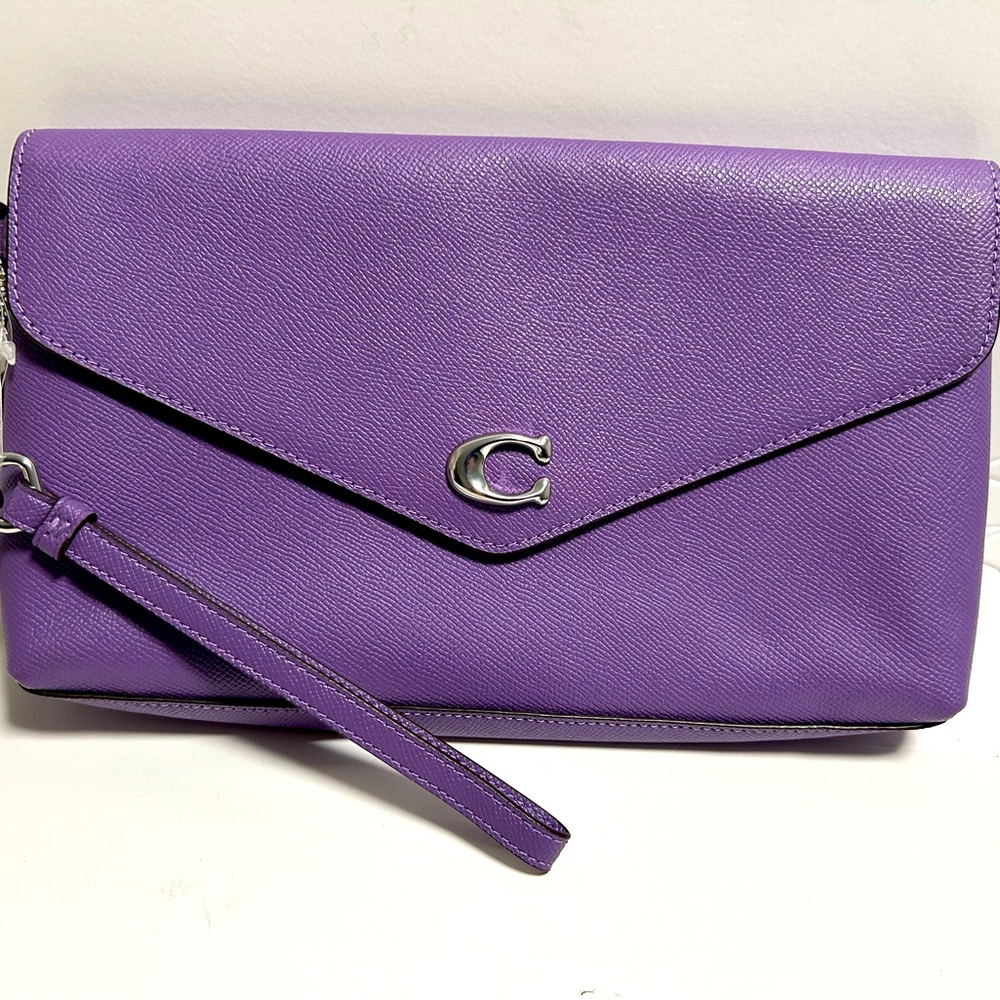 Nwt COACH clutch/ wrist purple